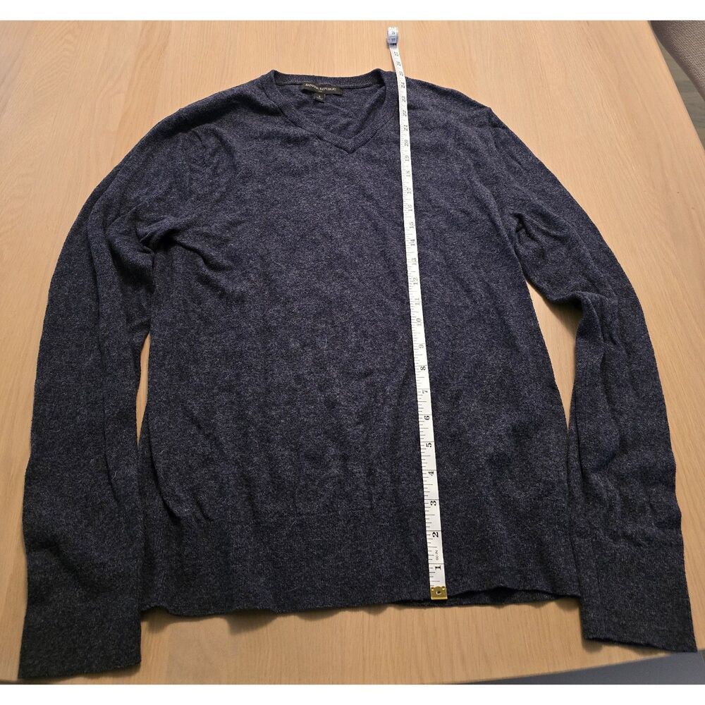 Banana Republic V-neck sweater size S in blue